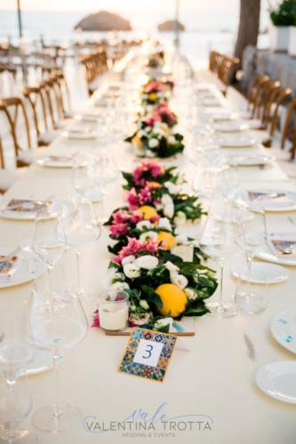centeripiece mediterranean wedding maioliche